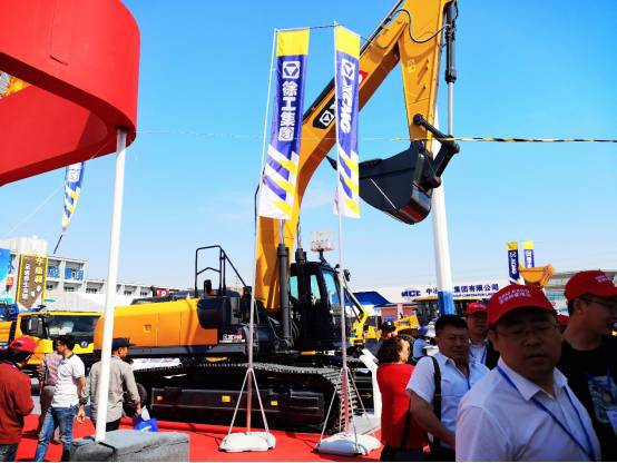 第二屆雄安工程機(jī)械展盛大開幕 千機(jī)匯聚，智繪未來(lái)新城